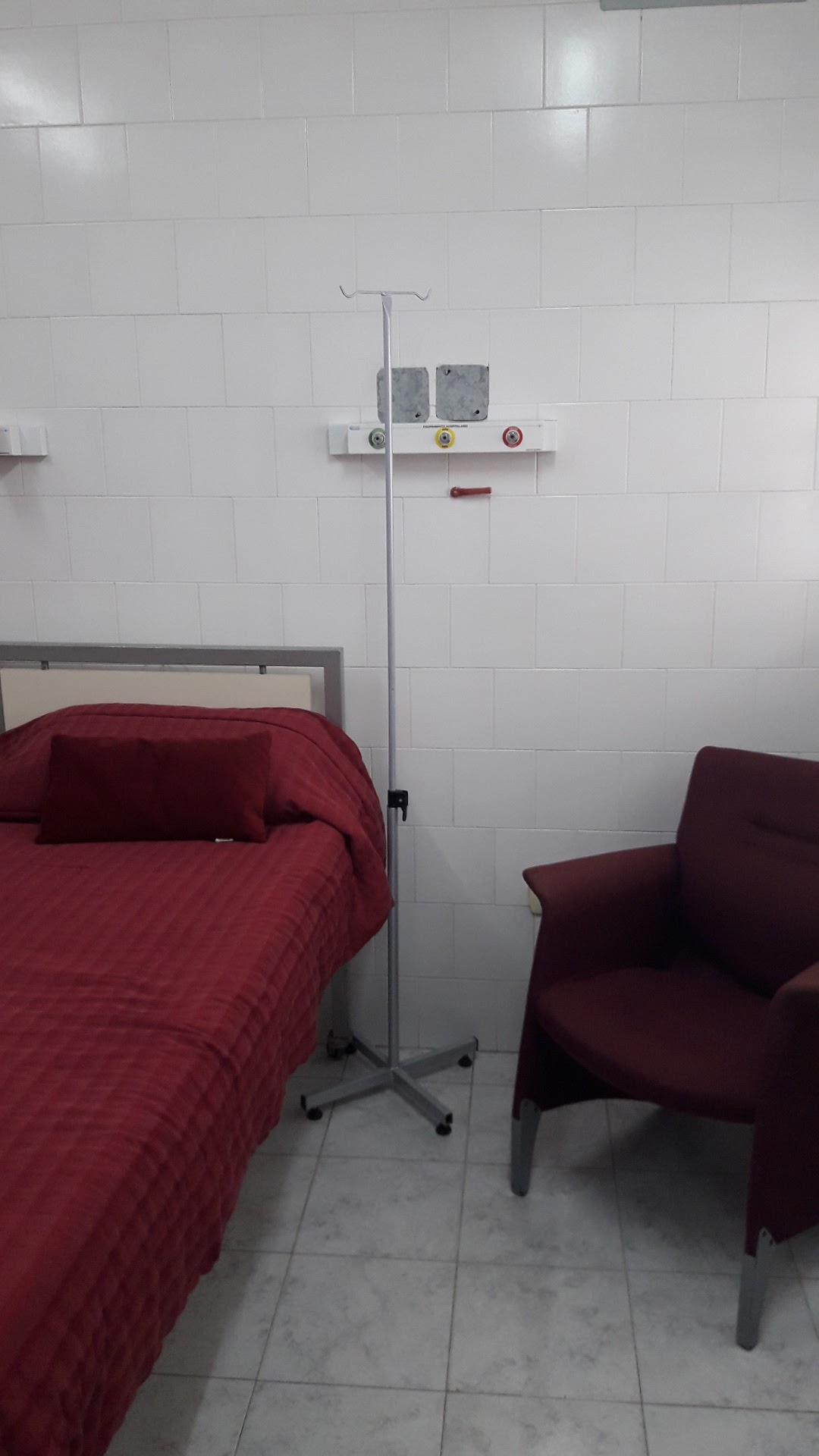 Sala de recuperación postoperatoria del Centro de Cirugía Plástica de la Dra. Hebe Blanco en Corrientes